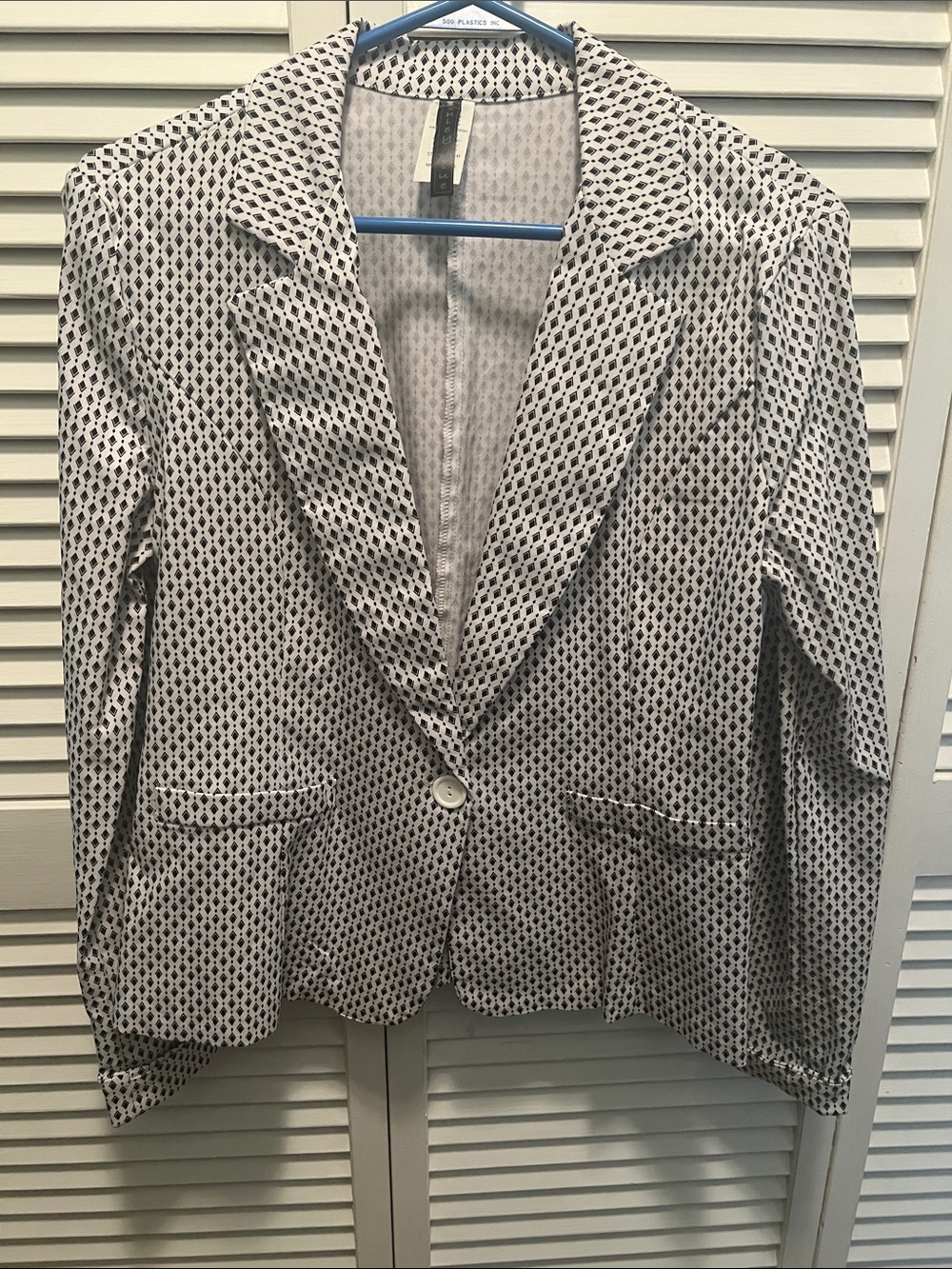 #3301**Womens Black & White Patterned Single-Button Blazer
